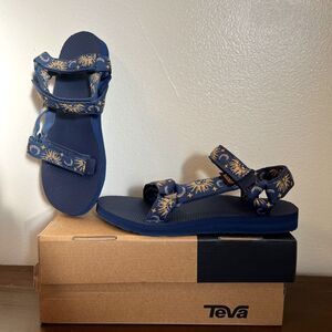 TEVA Women’s Original Universal Sandal, Navy Sun & Moon Celestial- 7 NEW IN BOX
